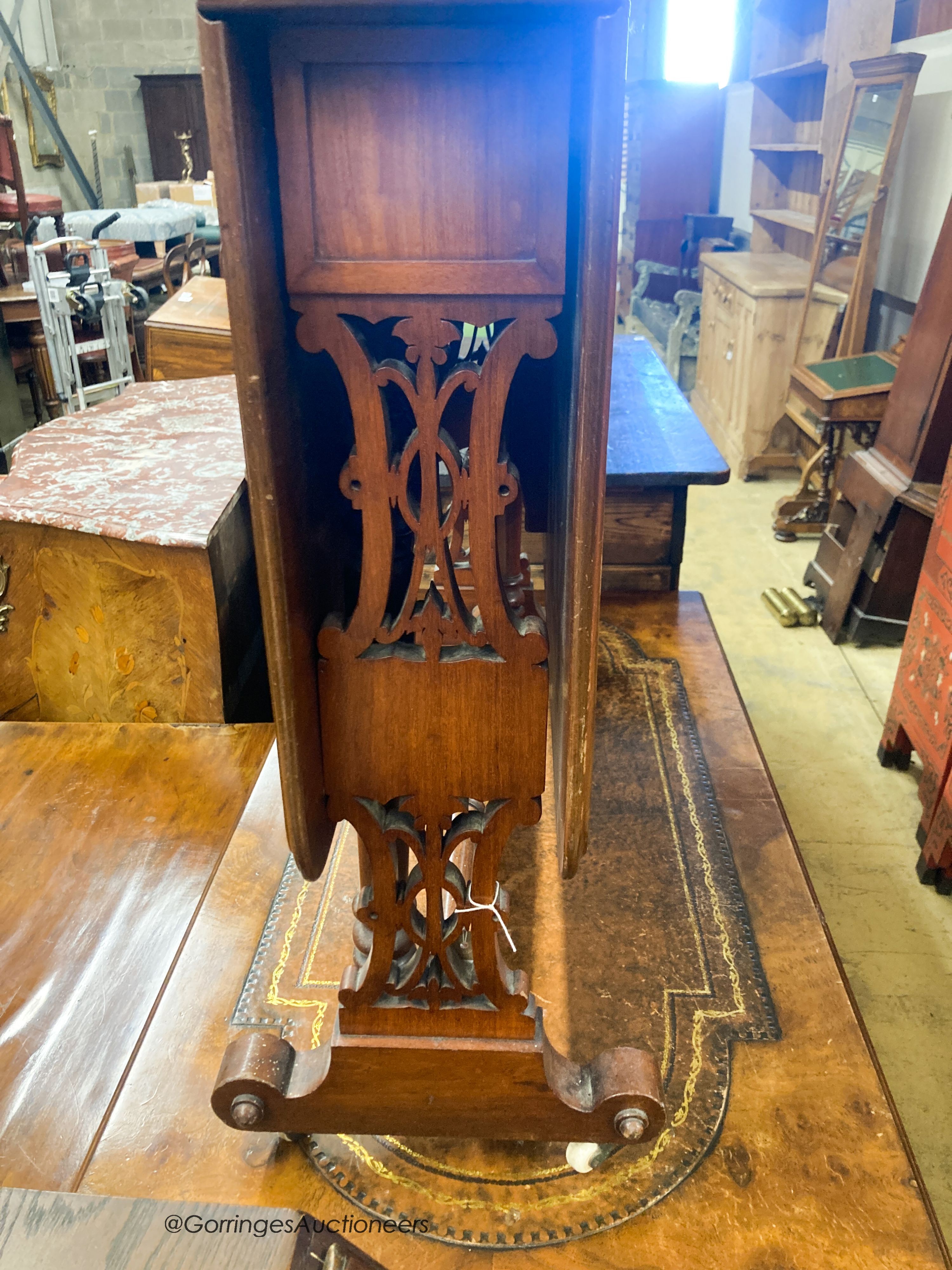 A Victorian walnut Sutherland table, W.91cm H.73cm